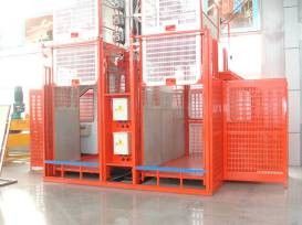 Red Construction Twin Cage Hoist Painted Mast For Mining Wells